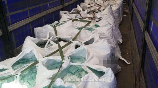 Tone de deşeuri din Grecia, aduse ilegal în România