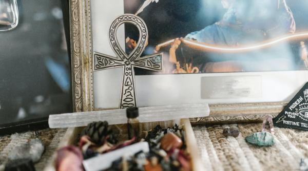 Horoscopul runelor 17-23 mai cu Mihai Voropchievici. Zodia care calcă în butoiul cu fericire 