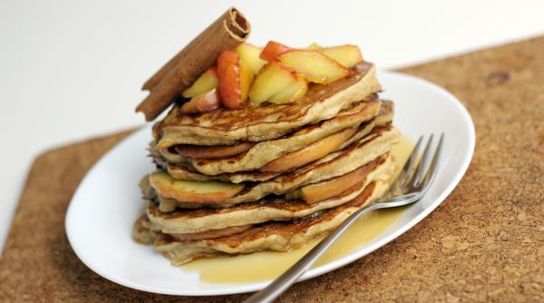 Clătite din mere și ovăz, fără zahăr - Un desert delicios care nu îngrașă absolut deloc
