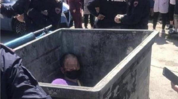 Italia. Copii cu vârste între 1 și 4 ani, malnutriți și abuzați de familie: Părinții și unchiul lor, linșați și aruncați în tomberon