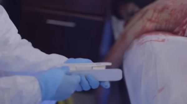 Român înjunghiat cu zeci de lovituri de cuțit în inimă de cel mai bun prieten din copilărie. Asasinul, dus la psihiatrie