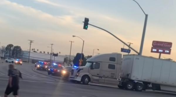 Șofer-erou de TIR care a prins un fugar, pedepsit de compania care deține camionul (VIDEO)