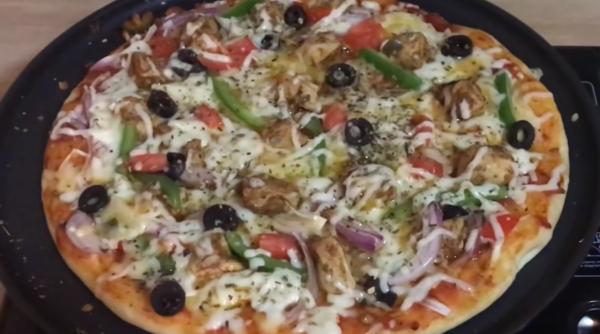 Pizza la tigaie, cu aluat de clătite: O nebunie de rețetă, gata în doar 10 minute, dacă respecți acest secret