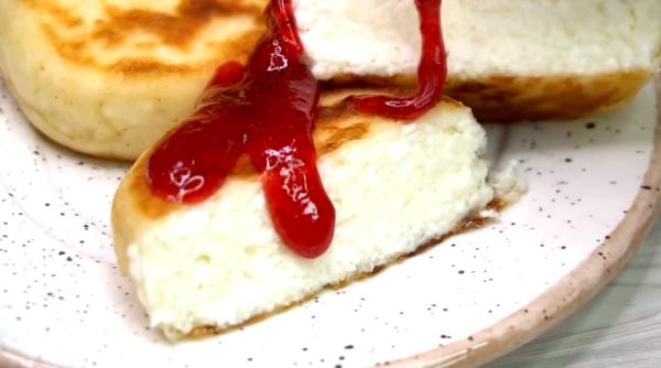 Sirniki, papanași rusești. Rețeta celor mai pufoși și delicioși papanași