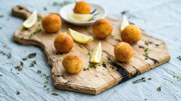 Arancini, chifteluțe savuroase din orez. Rețeta rapidă și ușoară a celui mai delicios preparat sicilian 