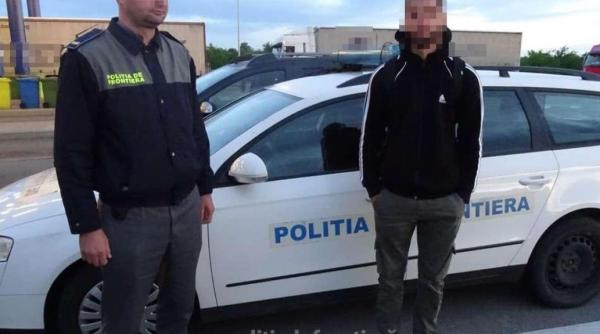 Microbuz, în care se aflau șapte persoane, oprit la intrarea în România. Călătoria, întreruptă de polițiștii români