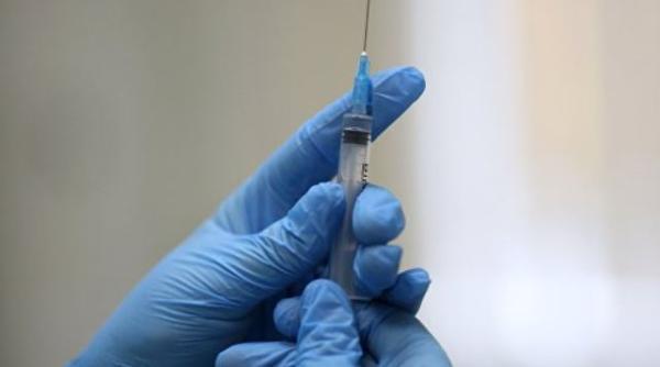 Primul maraton de vaccinare anti-COVID pe un aeroport din România, în weekend 