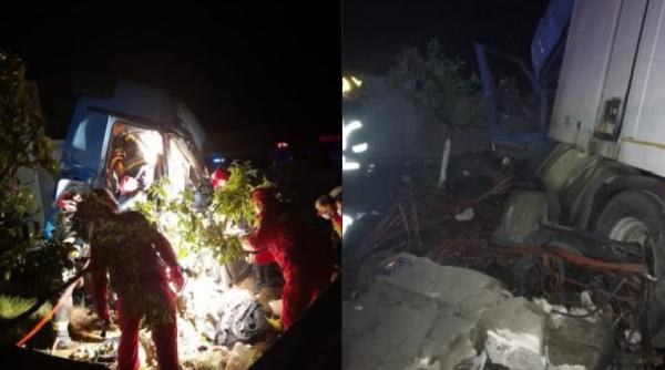 Un TIR scăpat de sub control a pătruns într-o curte. Șoferul român, transportat la spital, grav rănit