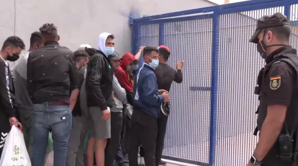 Spania spune că a trimis înapoi în Maroc peste 6.500 din cei 8.000 de migranţi ajunşi în Ceuta