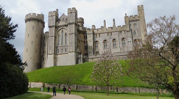 Jaf ISTORIC în Marea Britanie. Comori în valoare de peste 1 milion de lire sterline, furate de la Castelul Arundel