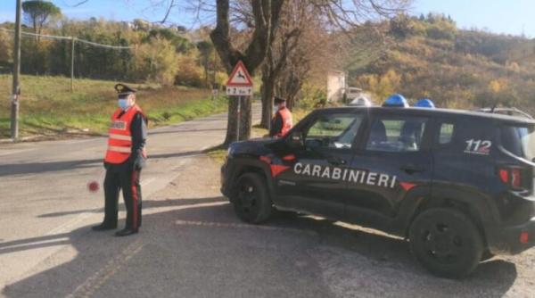 Italia. Octogenar, care a vândut o rulotă, înșelat de trei români. Bărbații au achitat-o cu file CEC false