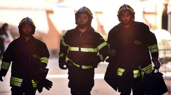 Italia. Sute de persoane evacuate de la Galeriile Uffizi din Florenţa în urma unei degajări de fum