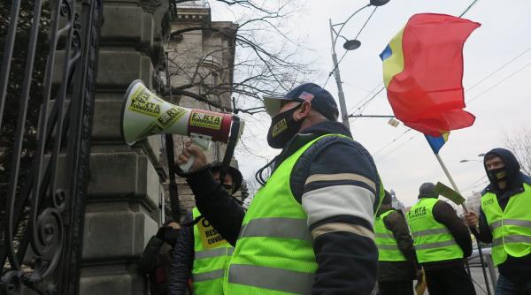 PROTEST cu tractoare în jurul Palatului Parlamentului. Fermierii ies în stradă