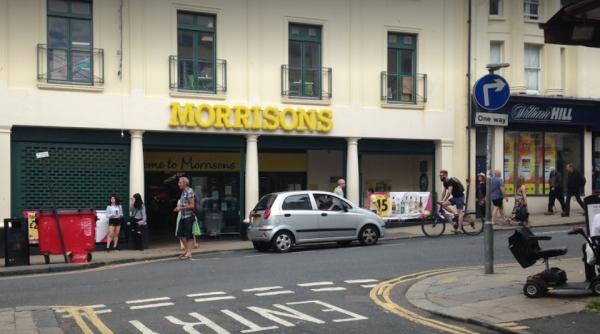 Român condamnat la închisoare în Anglia, după ce a luat o rangă și a amenințat oamenii la întâmplare pe stradă