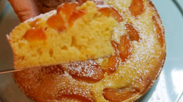 Tort pufos din caise proaspete. Fără unt lapte și ulei. O felie are doar 140 calorii. Secretul unui gust irezistibil