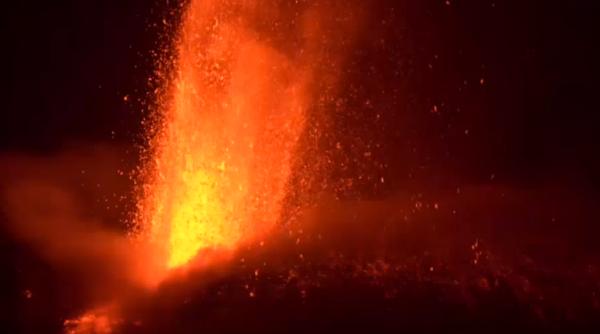 Vulcanul Etna a erupt din nou. Trafic aerian BLOCAT. Imagini spectaculoase în Sicilia - VIDEO