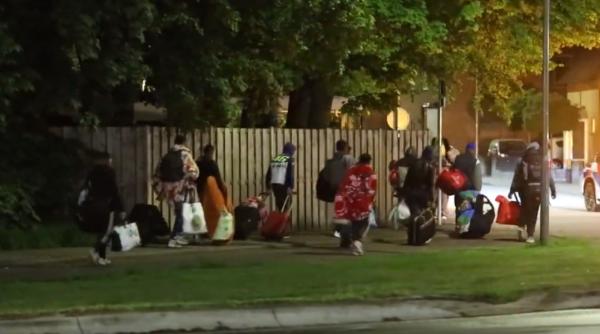 Olanda. Zeci de români, abandonați într-un parc după ce li s-a promis un loc de muncă: „O situație foarte gravă și inumană”