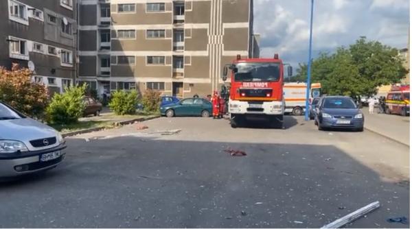 Cadavrul în descompunere al unui român, găsit de pompieri după o explozie într-un bloc din Bihor