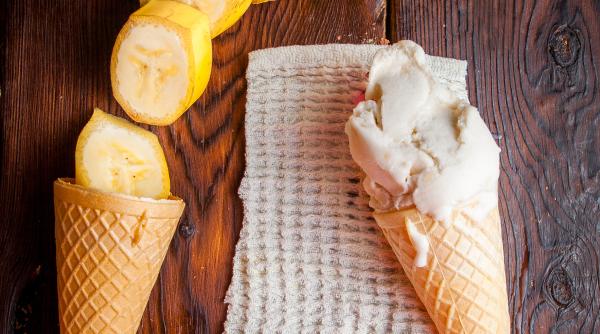 Înghețată de banane cu doar două ingrediente. Cel mai cremos, fin și rapid desert de vară 