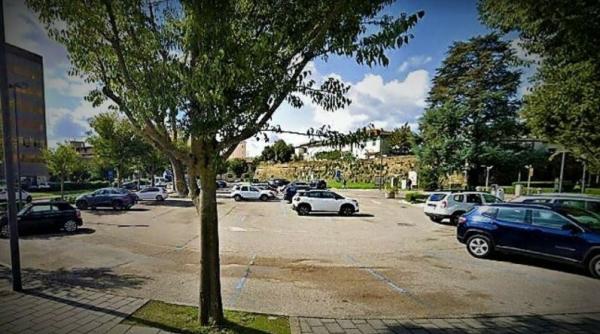 Italia. Româncă, atacată și bătută până la sânge, într-o parcare, de un tunisian