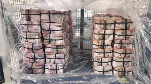 5 milioane de lire sterline confiscate, după ce un bărbat s-a dat singur de gol în fața polițiștilor