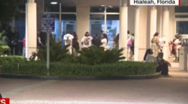 Atac armat la o sală de concerte: 20 de oameni răniți, și cel puțin 2 morți, în Florida