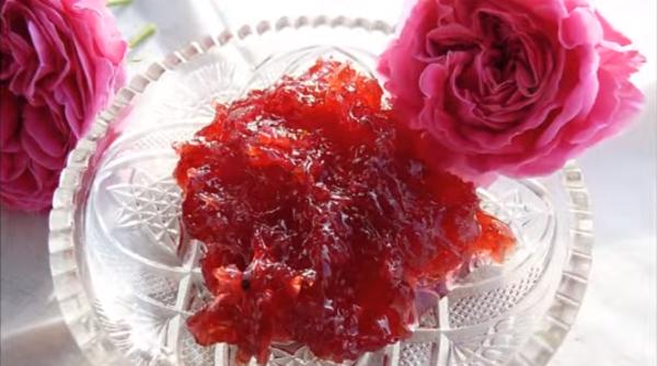 Dulceață de trandafir după rețeta bunicii: Cel mai parfumat desert al verii și proprietățile magice