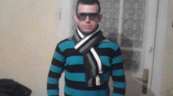 Tânăr român, găsit mort cu două cuțite înfipte în piept