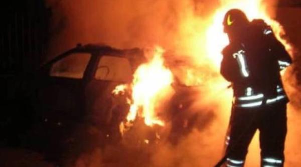 Cadavru găsit într-o mașină care a luat foc la Brașov