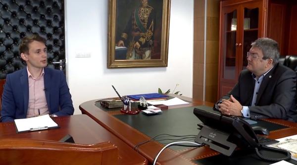 Cum se pot înscrie românii din străinătate la facultate în țară ? Rectorul Marian Preda: "Înscrierile se fac online"