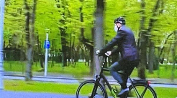 Iohannis, la o dezbatere în Herăstrău de Ziua Bicicletei: Bicicliștii împart drumul cu mulți șoferi nervoși