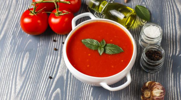 Gazpacho, rețeta care nu vă poate lipsi vara din meniu! Supa faimoasă la nivel mondial, perfectă pentru hidratare