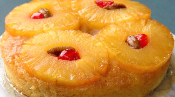 Prăjitură răsturnată cu ananas și caramel - Desertul perfect ce se topește în gură