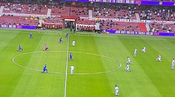 Românii care au refuzat să îngenuncheze pentru mişcarea „Black Lives Matter” explică gestul de la începutul meciului