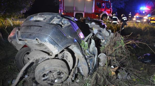 Ungaria. Mașina unui român, ruptă în două în accident. Șoferul, mort pe loc