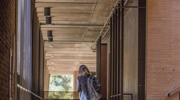 Elevă cu nevoi speciale, chinuită şi umilită de colege, la un liceu din Timişoara