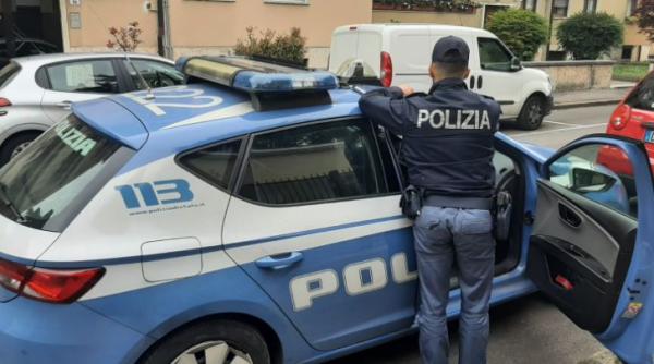 Italia. Tânără româncă, la volanul unei mașini, fără a deține permis de conducere. Polițiștii au găsit un adevărat arsenal în automobil