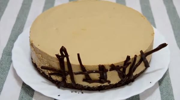 Tort de cafea înghețat, cel mai ușor și mai delicios desert. Ideal pentru cele mai fierbinți zile de vară