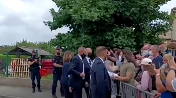 Bărbatul care l-a pălmuit pe Macron este pasionat de Evul Mediu şi "urmăreşte" extrema dreaptă