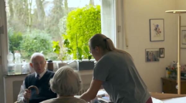 Germania. O româncă zdruncină sistemul îngrijirii la domiciliu. Daniela: Muncă non-stop, plătită doar 6 ore. „Și noi suntem oameni!“