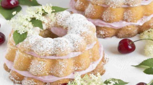 Mini-prăjituri cu cremă de flori de soc, cireșe și mascarpone. Un desert fantastic, care merită încercat măcar o dată în viață