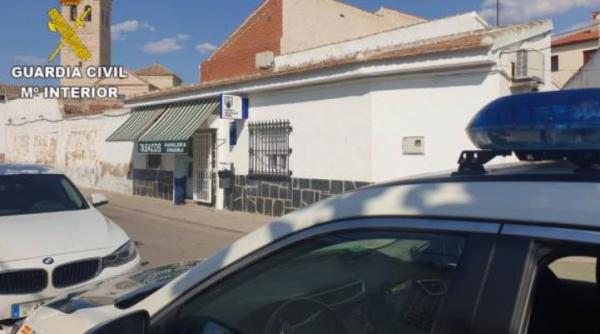 Spania. Un român, înarmat cu un pistol de jucărie, a intrat într-o tutungerie. Prins, în toiul acțiunii, de agenții Gărzii Civile