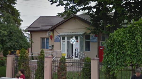 Primarul din Ștefănești, acuzat că a violat o fetiță de 13 ani. Victima a născut și un copil în urma abuzului