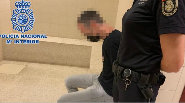 Spania. Doi români au furat peste 20 de piese vestimentare în valoare de 400 de euro. Au fost arestați chiar în parcarea magazinului 