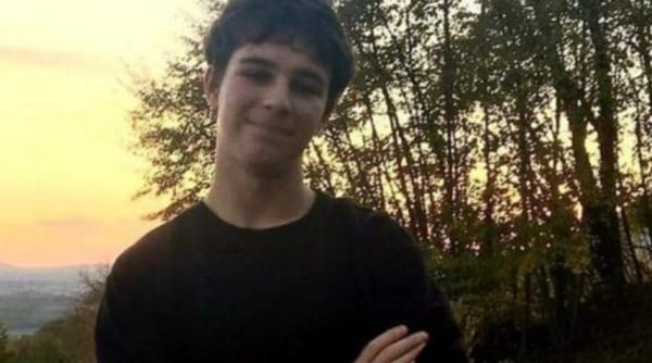 Italia. Un tânăr de 18 ani s-a otrăvit în direct pe internet. Bilet de ADIO pentru părinți: "M-am ascuns foarte bine"