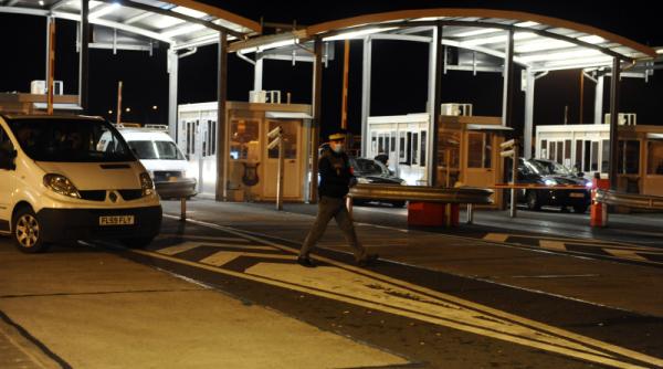 Străini expulzaţi din România, cu interdicţie de a reveni cinci ani în ţară