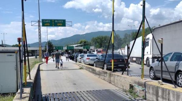 MAE, precizări după cozile mari la intrarea în Grecia. Românii au așteptat ore bune pentru a trece granița la Kulata