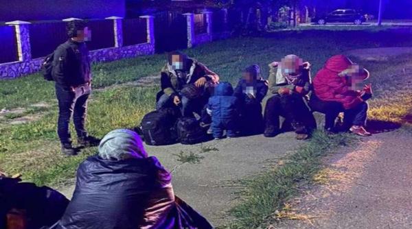 Șase adulți și cinci copii au încercat să treacă, ilegal, Dunărea, cu o ambarcațiune gonflabilă