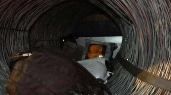 Camion, încărcat cu baloți de sârmă, oprit în vama Petea. Ce ascundea șoferul moldovean