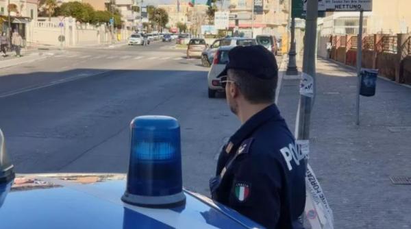 Italia. Româncă, care își șantaja clienții cu fotografii din intimitate, săltată de polițiști